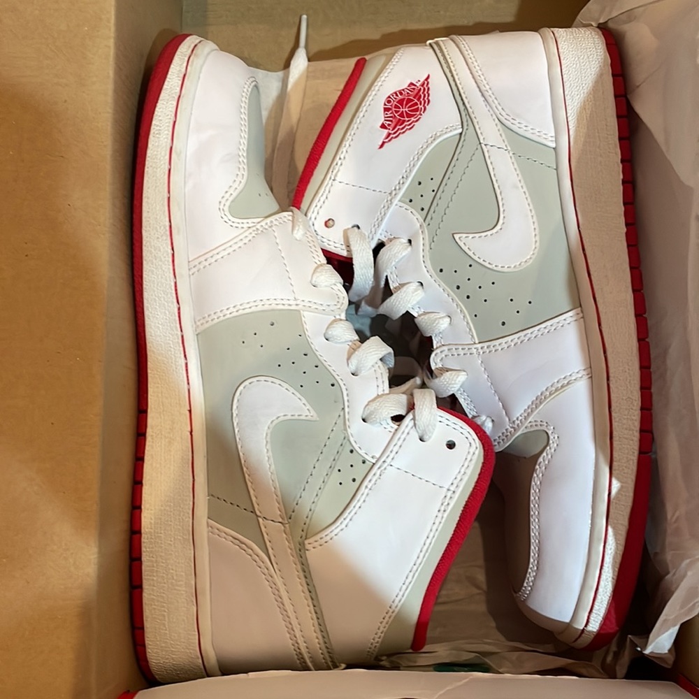 Nike Jordan 1 Retro Bugs Jam Tunes Bred